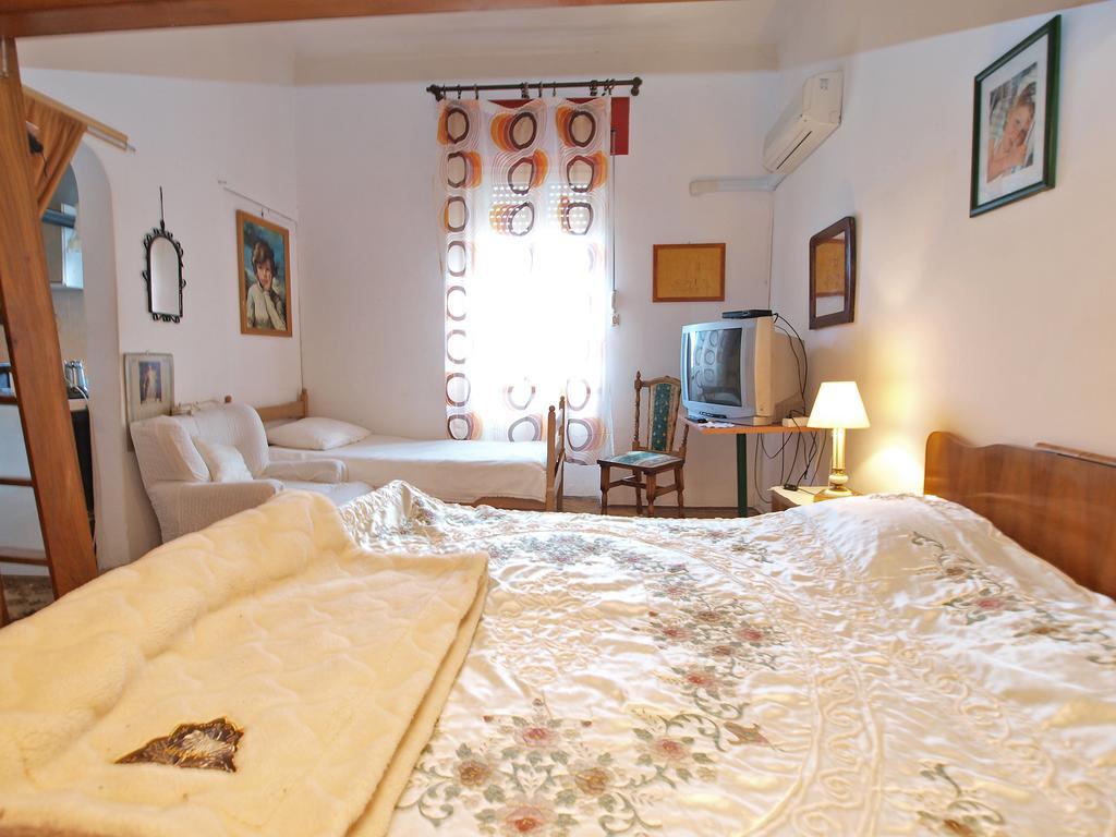 Apartments By The Sea 1050 Rovinj Exterior photo