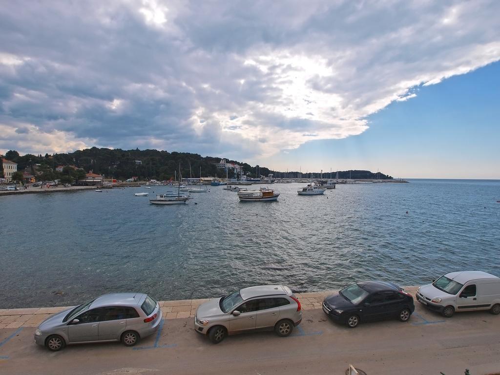 Apartments By The Sea 1050 Rovinj Exterior photo