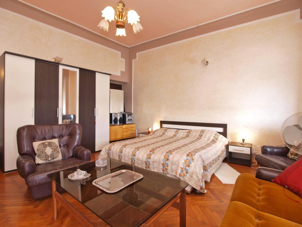 Apartments By The Sea 1050 Rovinj Exterior photo
