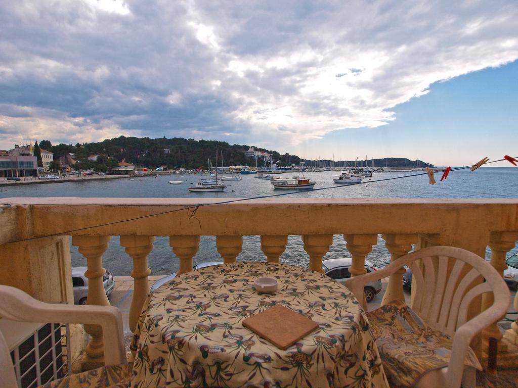Apartments By The Sea 1050 Rovinj Exterior photo