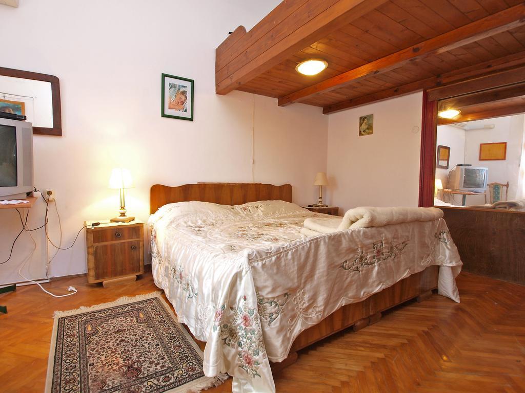Apartments By The Sea 1050 Rovinj Exterior photo